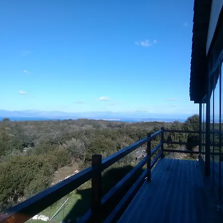 Andraclos House