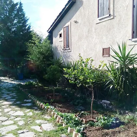 Andraclos House 펜션