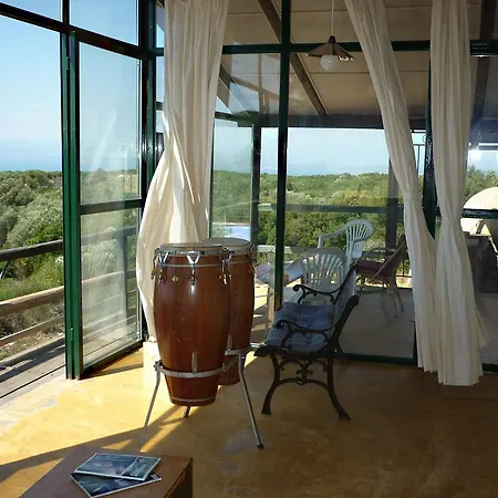 Andraclos House