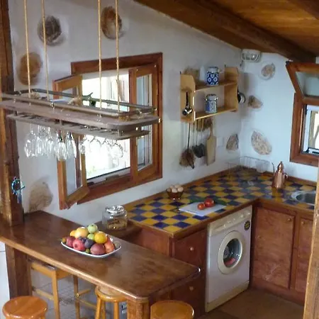 Andraclos House *